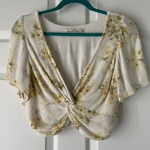 Abercrombie & Fitch Women's flutter sleeve Floral Cream Top
